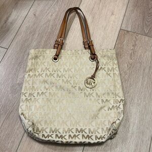 Michael Kors Purse  Used/Like new Condition